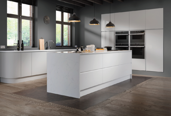 Meranti kitchen in White & Light Grey Gloss