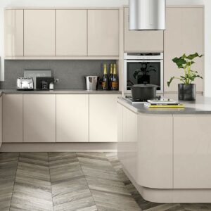 High gloss cashmere kitchen featuring handleless doors