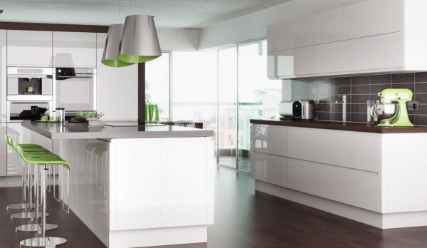 High gloss white kitchen featuring handleless doors